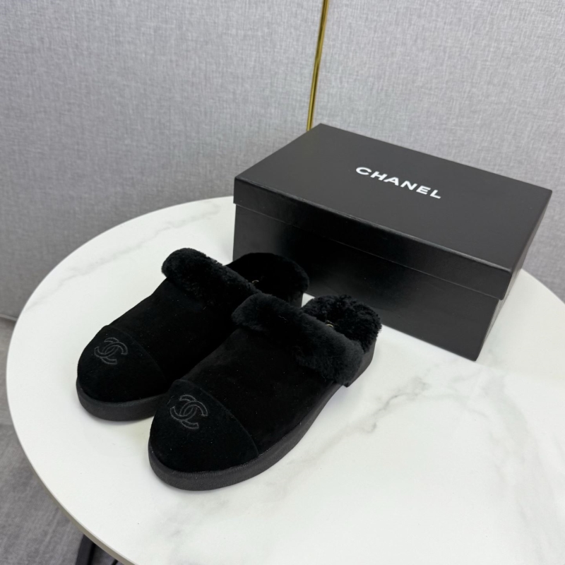 Ch**el slippers